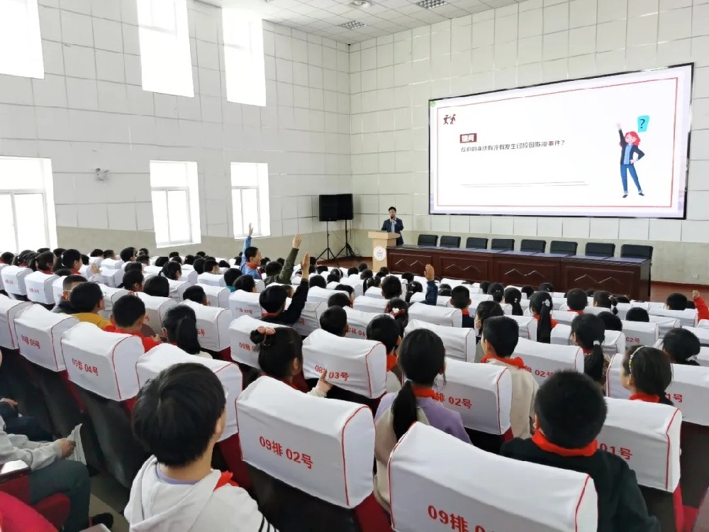 【070勇敢者行动】赋远律师开展“防校园欺凌 为成长护航”主题活动