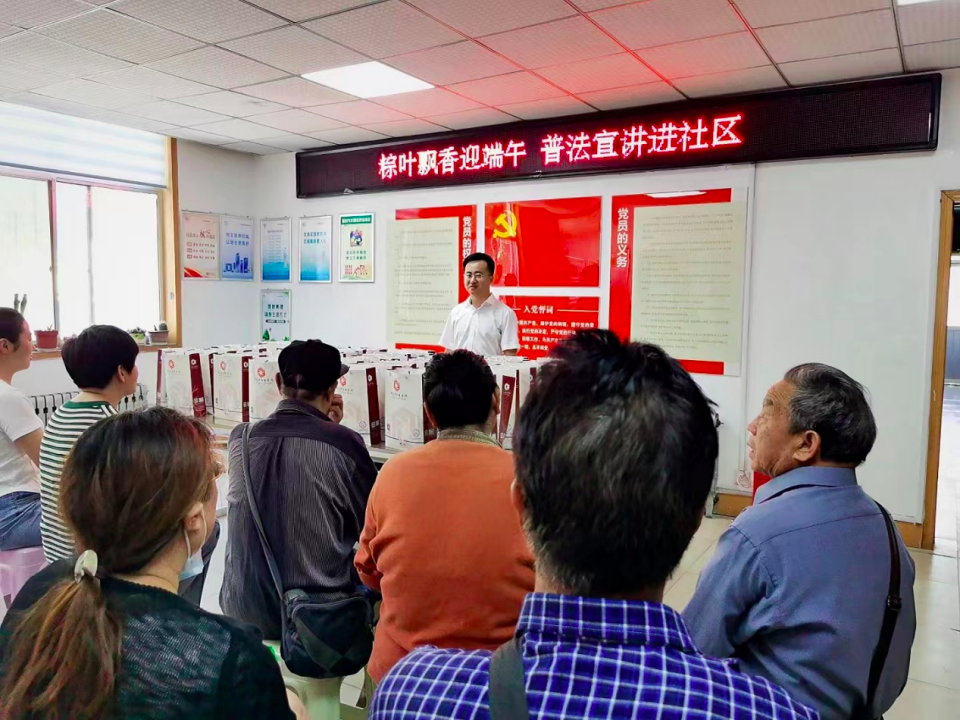 粽叶飘香迎端午，普法宣讲进社区